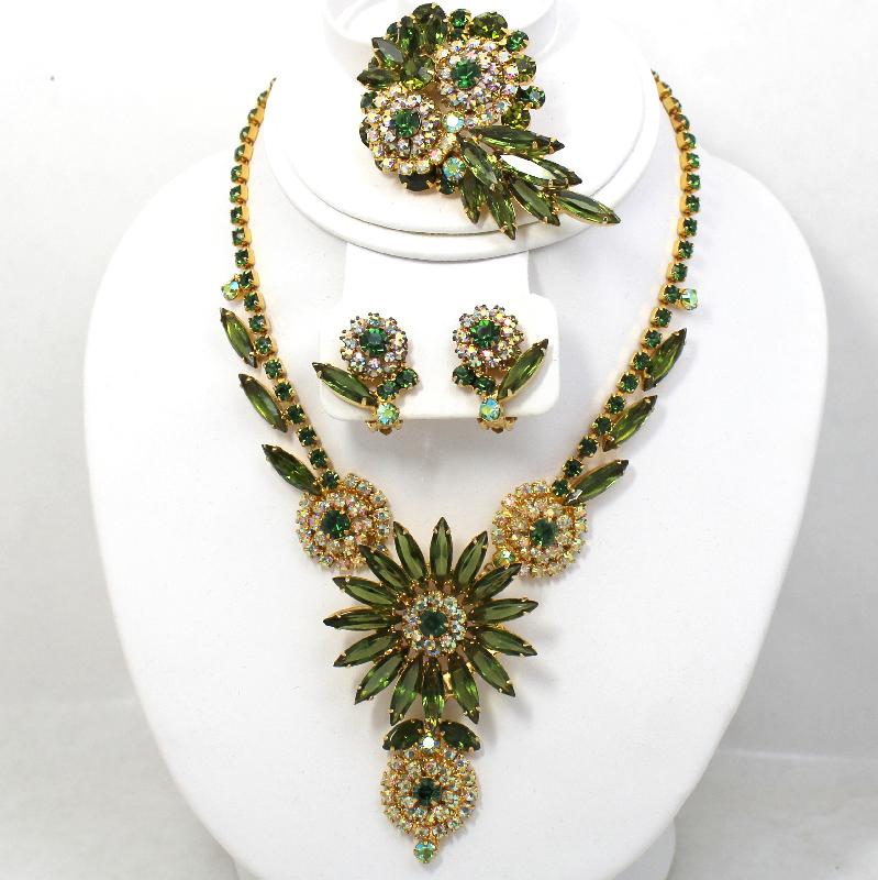 Front view of Green Navettes Earrings Clip