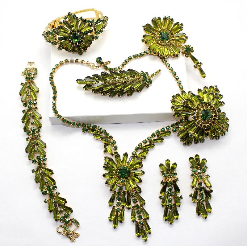 Front view of Green Spear Bracelet 5 Link