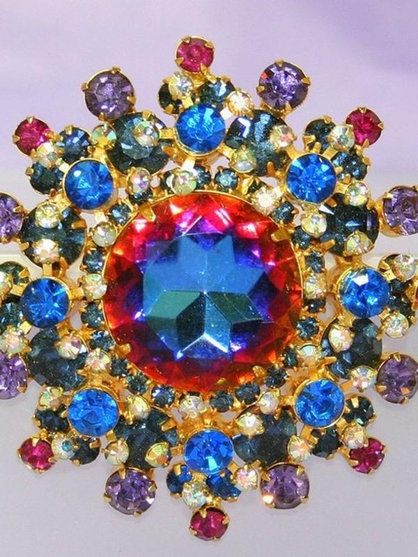 Front view of Multiple Colors Dentelle Multi-Color/Shaded Brooch