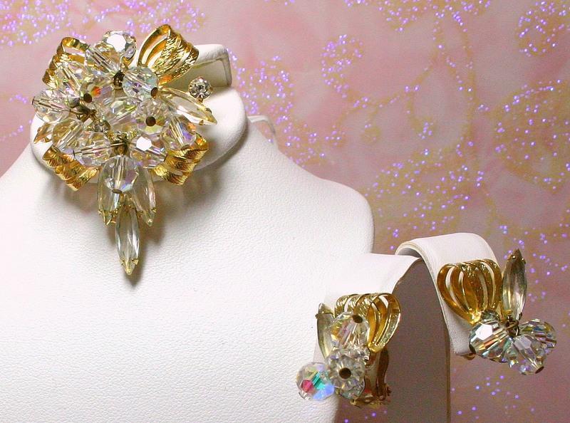 Front view of Clear Navettes Pin Pendant