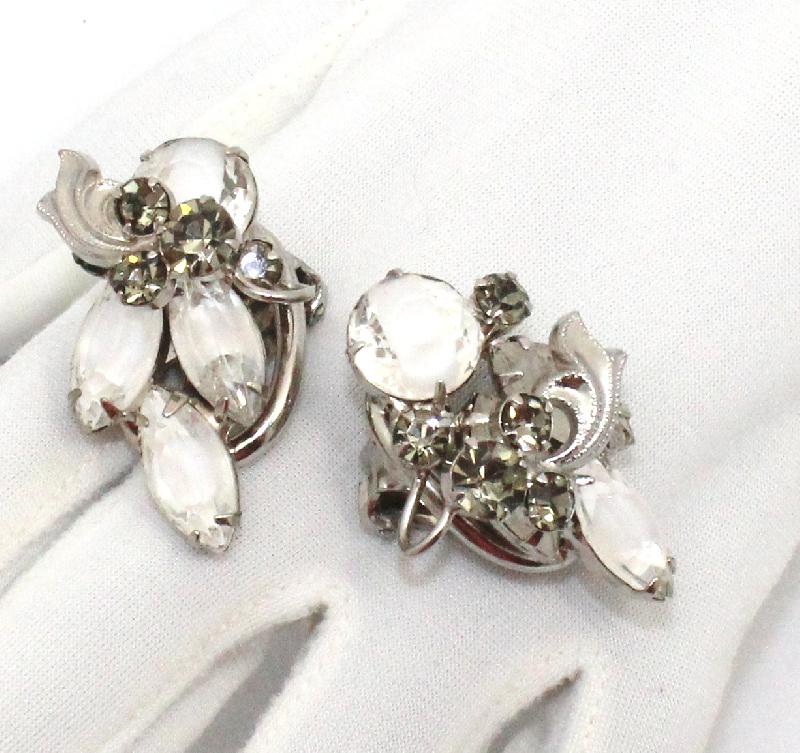 Front view of White (chalk Or Milk) Navettes Givre Earrings Clip