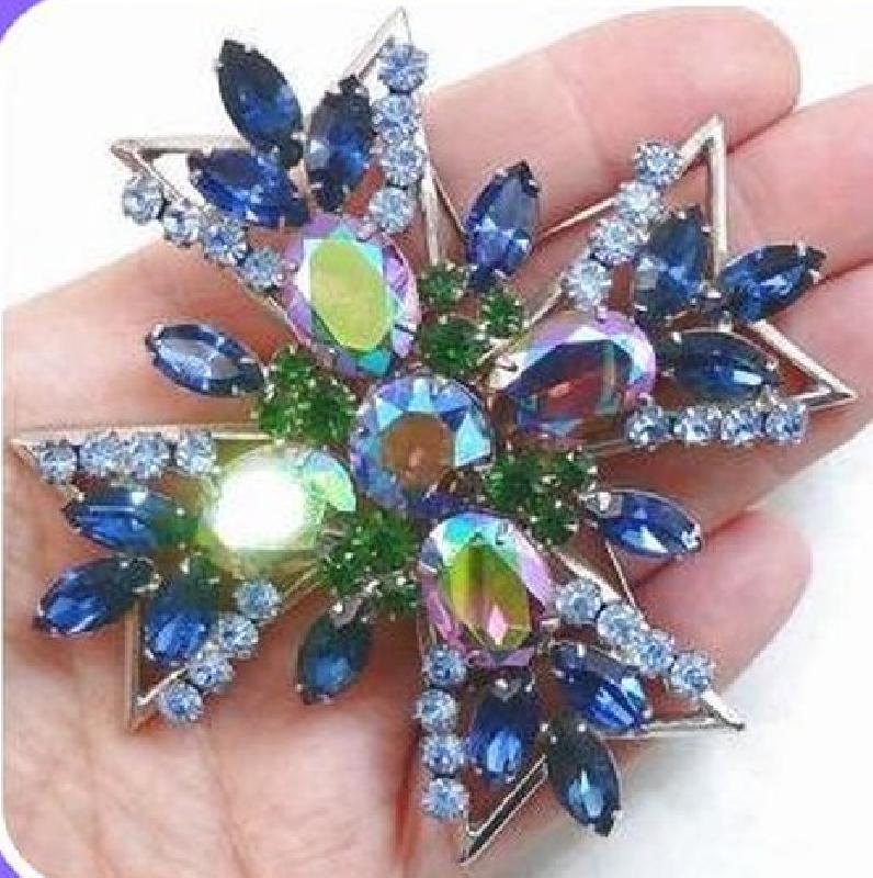 Front view of Blue Oval Pin Pendant