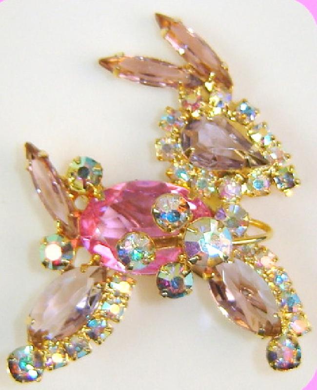 Front view of Pastel Pear Brooch