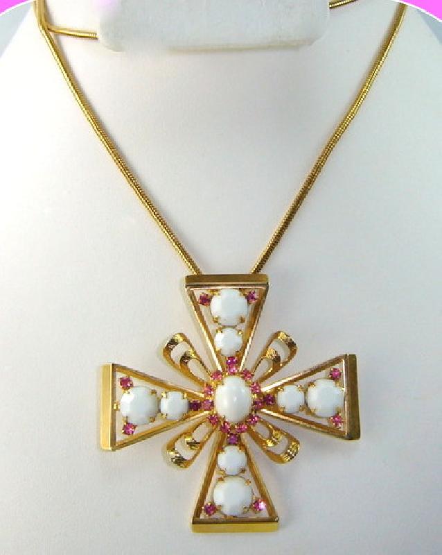 Front view of White (chalk Or Milk) Cabochons Pendant
