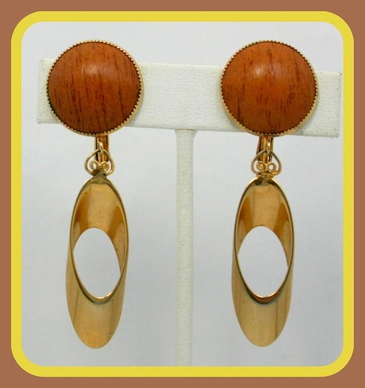 Front view of Chatons Only Wood Earrings Clip