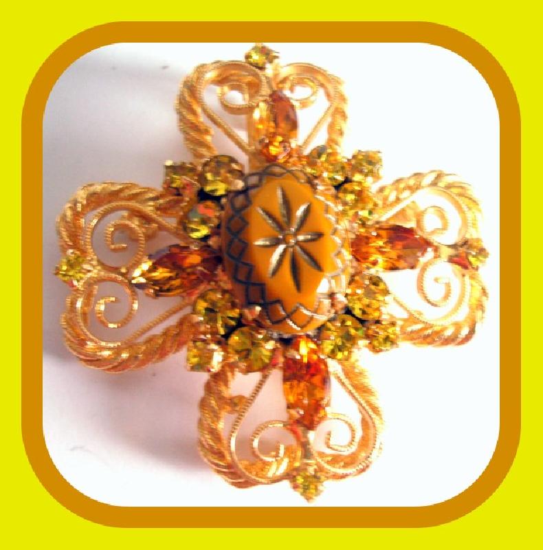 Front view of Topaz Cabochons Molded/Cut Pin Pendant
