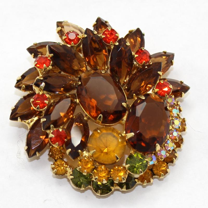 Front view of Fall Oval Brooch