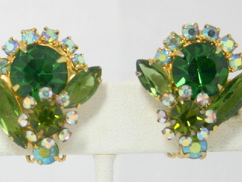 Front view of Green Navettes Earrings Clip
