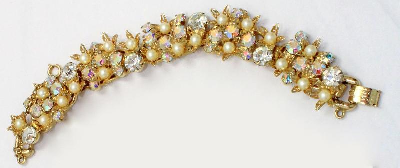 Front view of Clear Chatons Only Pearl Bracelet 5 Link