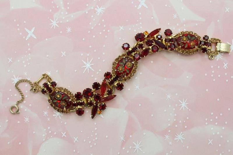 Front view of Red Cabochons Molded/Cut Bracelet 5 Link