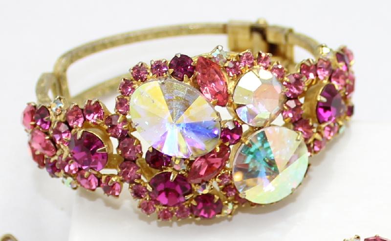 Front view of Pink Oval Rivoli/Margarita Bracelet Clamper