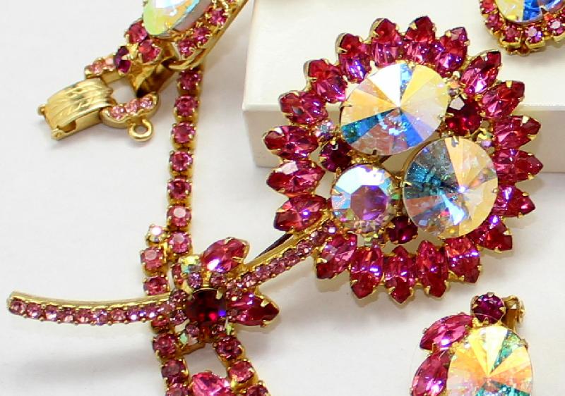 Front view of Pink Oval Rivoli/Margarita Brooch