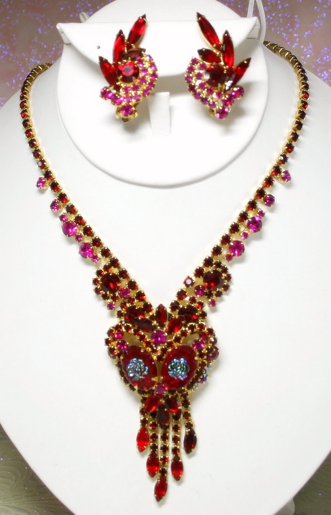 Front view of Multiple Colors Cabochons Molded/Cut Necklace