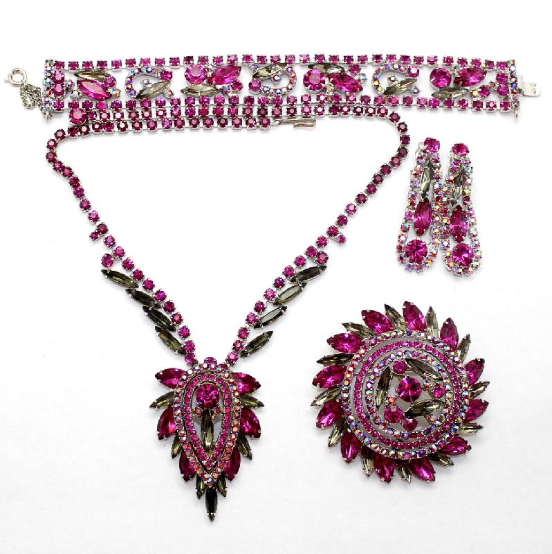 Front view of Pink Navettes Earrings Clip