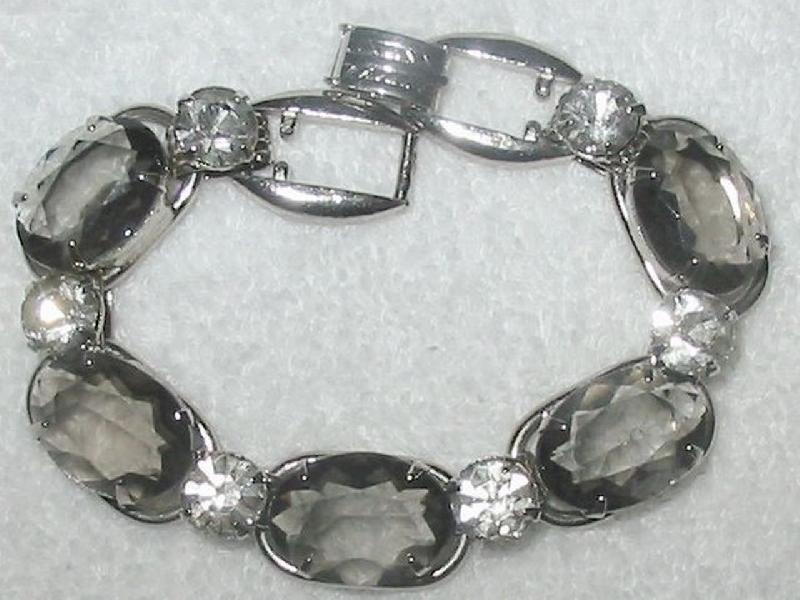Front view of Gray (black Diamond) Oval Bracelet 5 Link