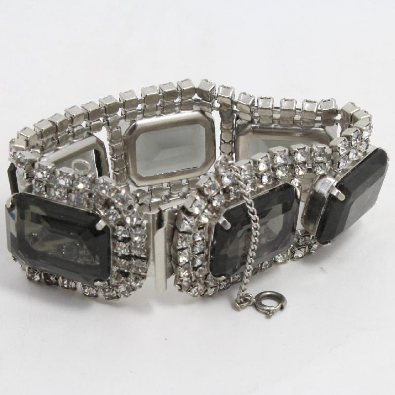 Front view of Gray (black Diamond) Emerald Cut Bracelet Flat Push In
