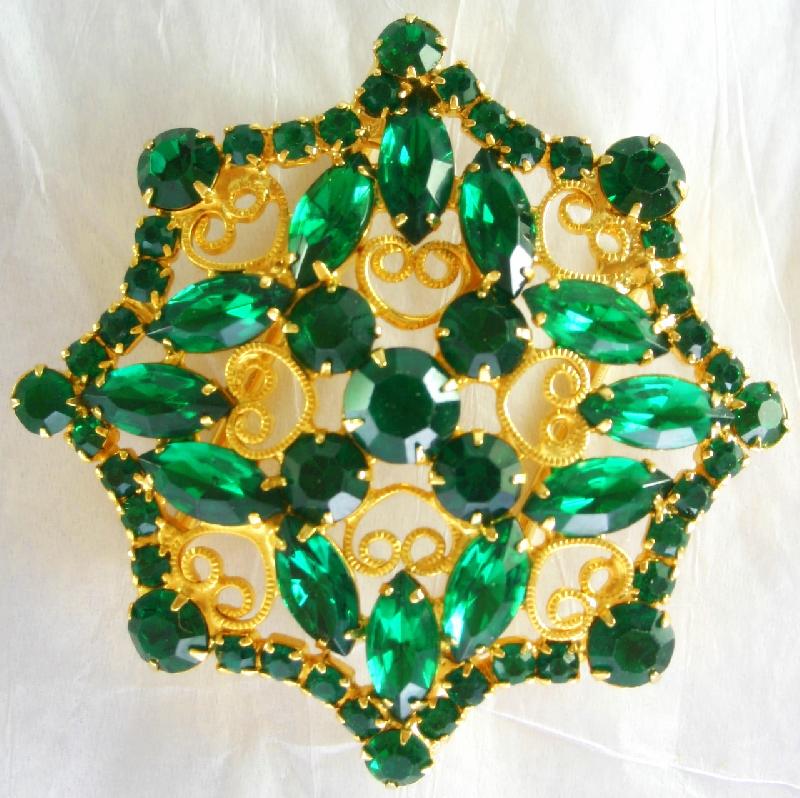 Front view of Green Navettes Belt Buckle