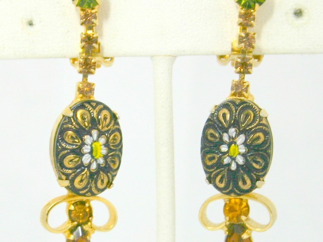 Front view of Topaz Cabochons Molded/Cut Earrings Clip