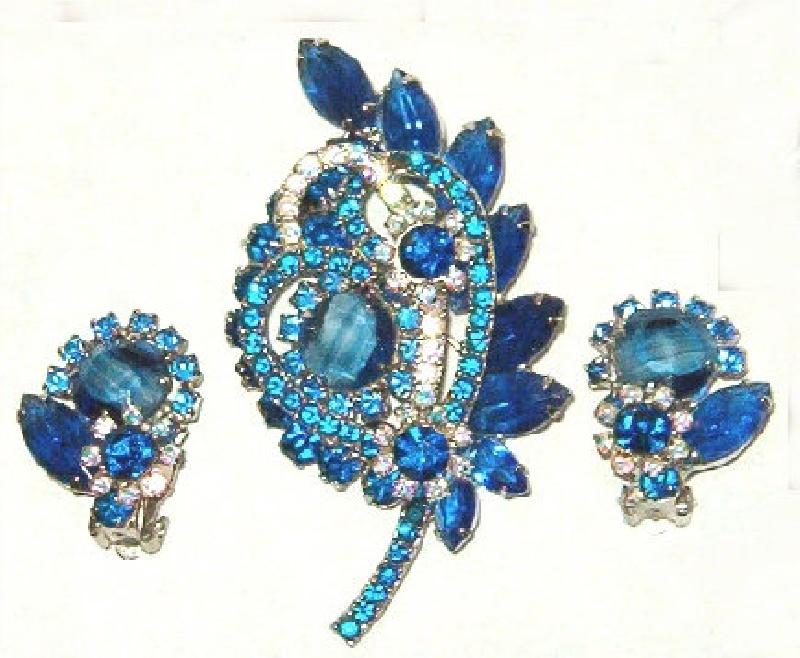 Front view of Blue Navettes Givre Brooch