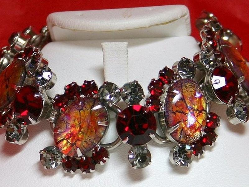 Front view of Red Cabochons Multi-Color/Shaded Bracelet 5 Link