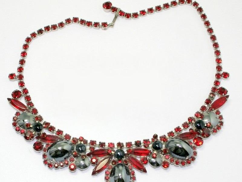 Front view of Hematite Cabochons Necklace