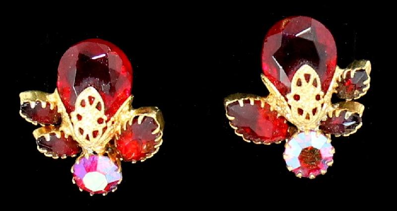 Front view of Red Navettes Earrings Clip
