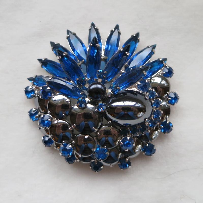 Front view of Hematite Cabochons Brooch