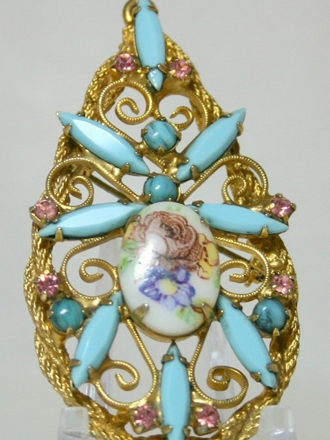 Front view of Turquoise Cabochons Painted (hand/Transfer)