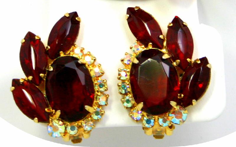 Front view of Red Oval Earrings Clip