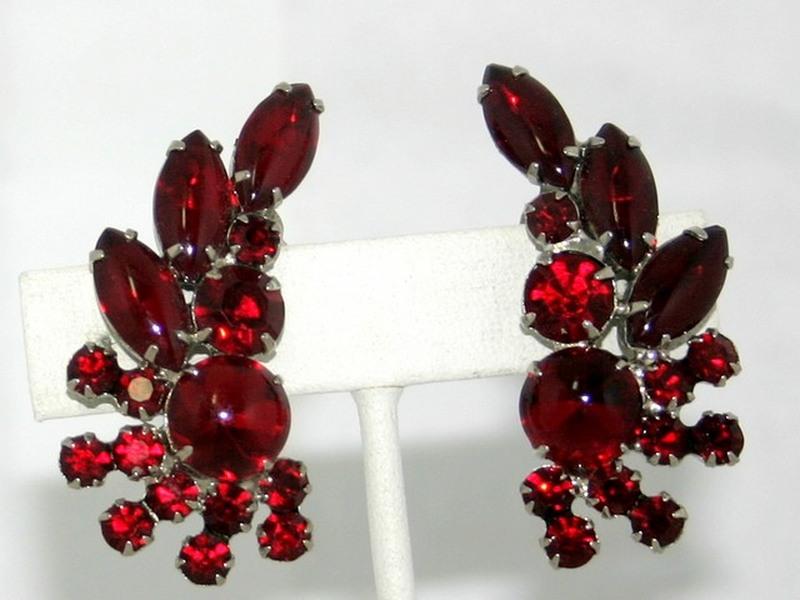 Front view of Red Cabochons Earrings Clip
