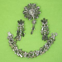 Gray (black Diamond) Spear Brooch