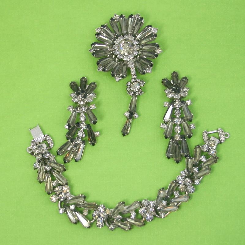 Front view of Gray (black Diamond) Spear Brooch