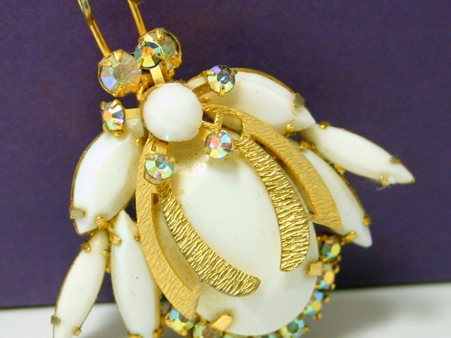Front view of White (chalk Or Milk) Cabochons Brooch