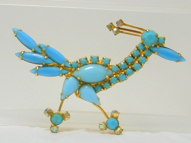 Front view of Turquoise Cabochons Brooch