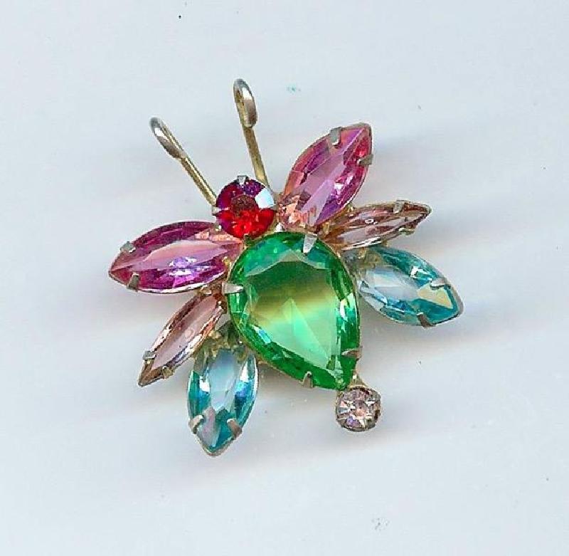 Front view of Pastel Pear Brooch