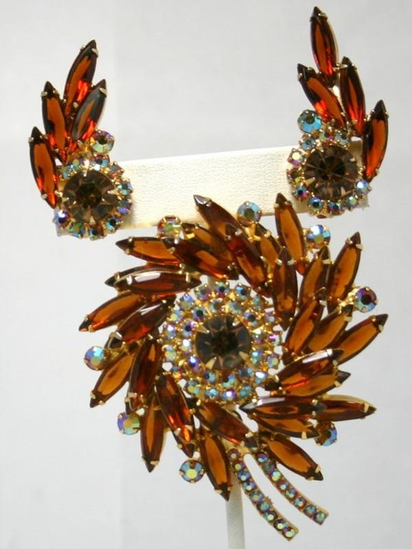 Front view of Topaz Navettes Earrings Clip