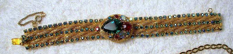 Front view of Green Pear Bracelet Flat Push In