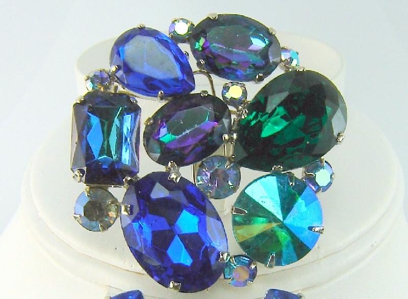 Front view of Blue Oval Multi-Color/Shaded Brooch