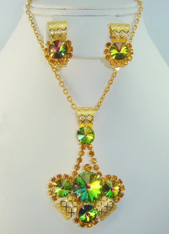 Front view of Green Chatons Only Rivoli/Margarita Pin Pendant