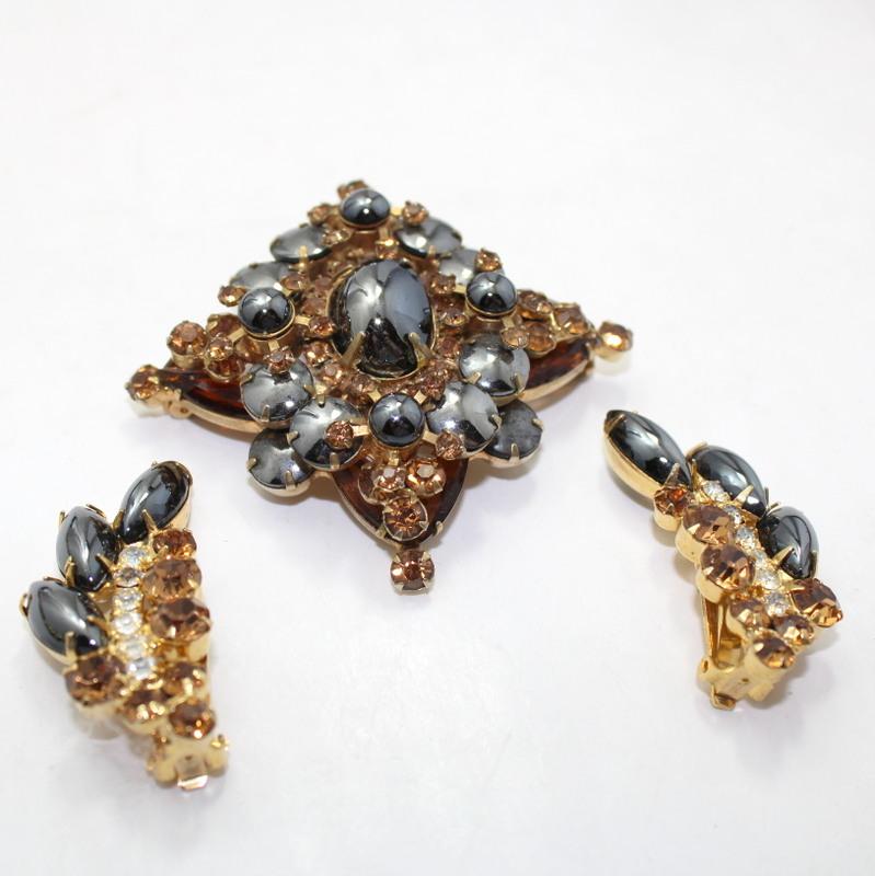 Front view of Hematite Cabochons Earrings Clip