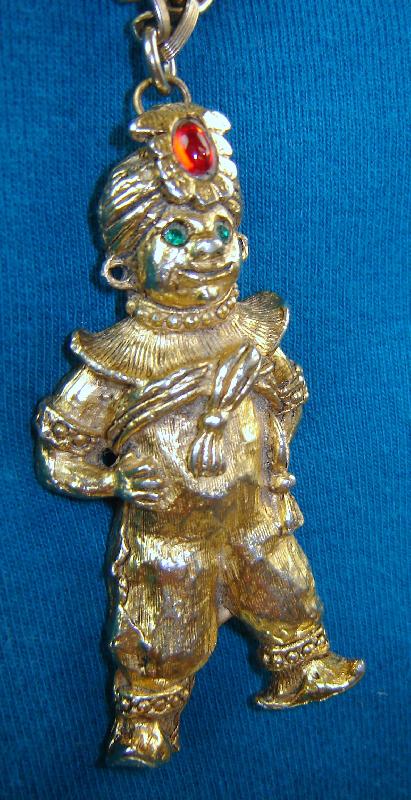 Front view of Cabochons Pin Pendant