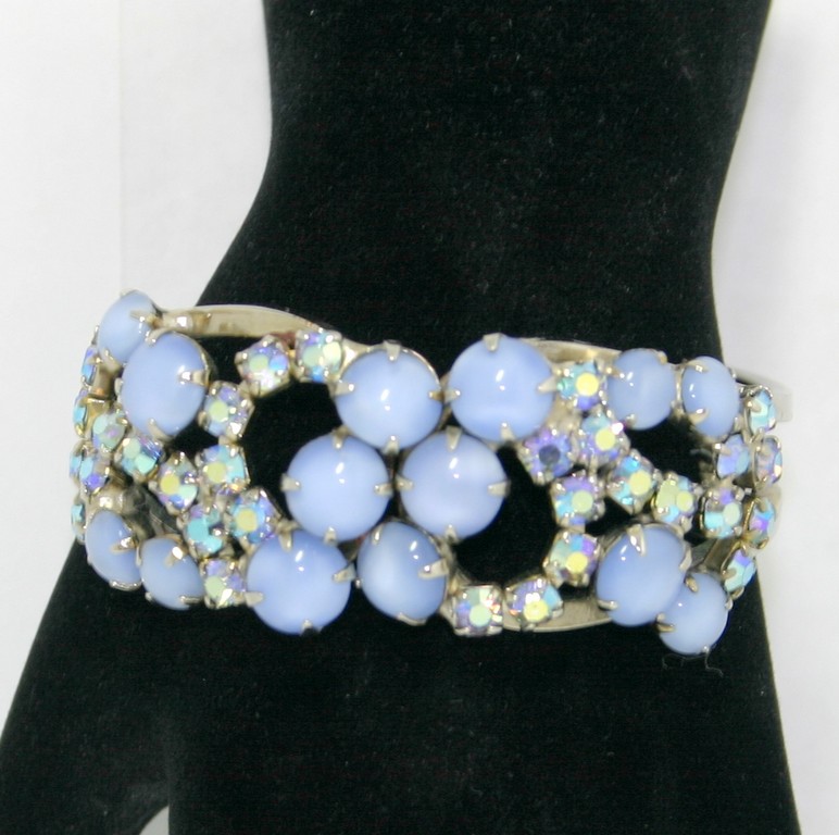 Front view of Blue Cabochons Bracelet Clamper