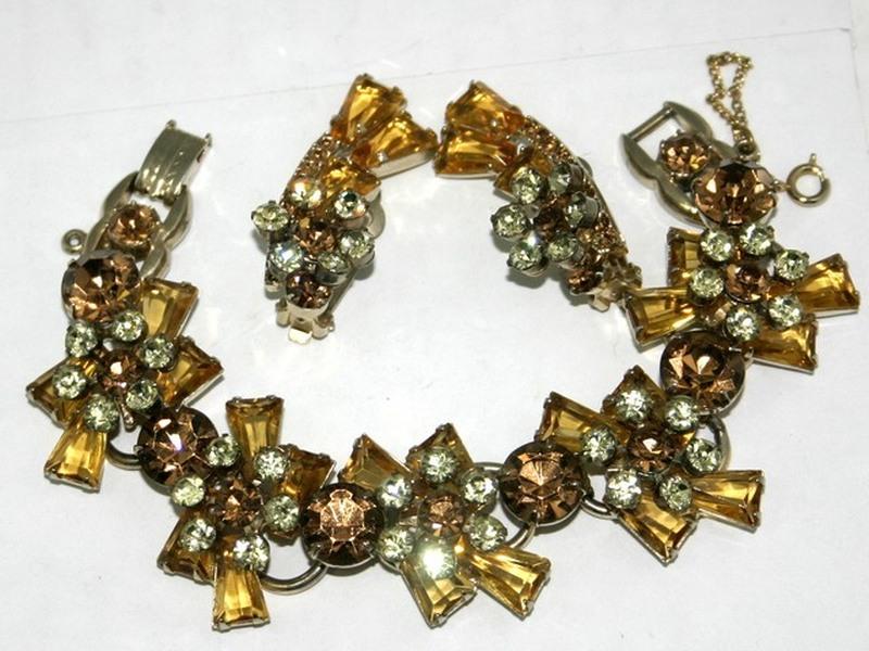 Front view of Topaz Keystones Earrings Clip
