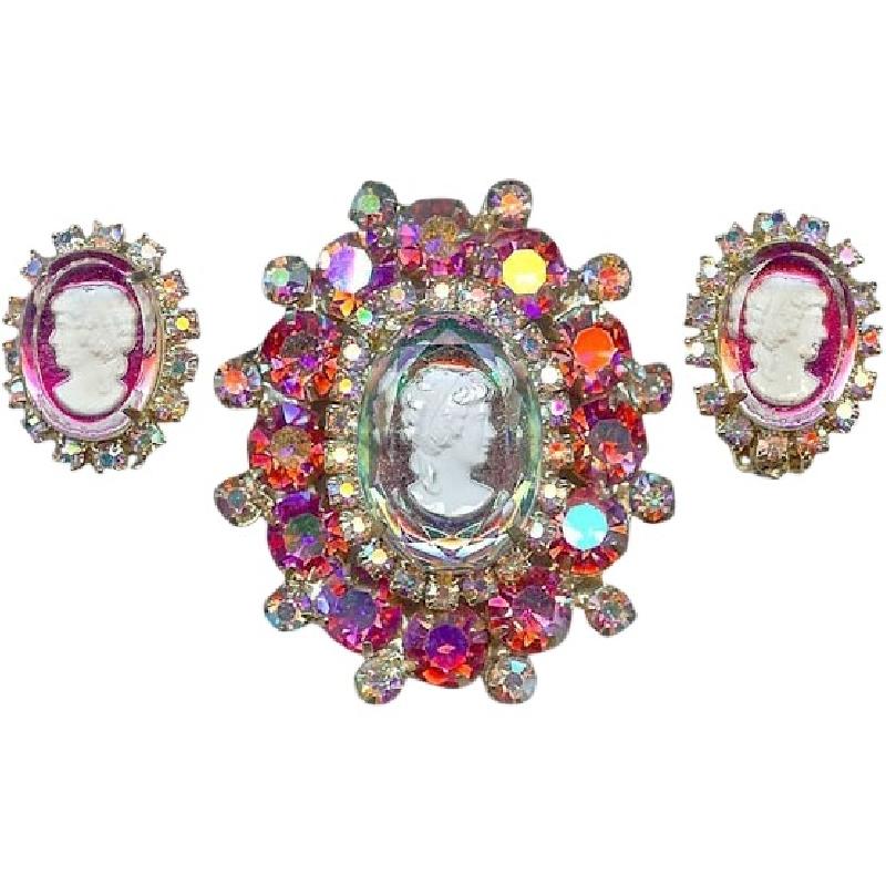 Front view of Pink Oval Brooch