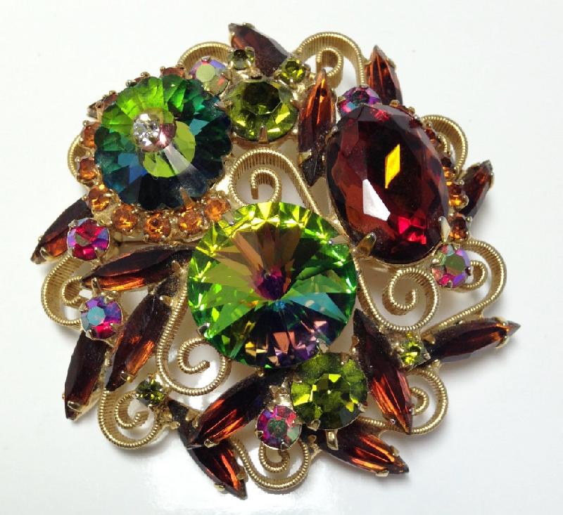 Front view of Topaz Oval Rivoli/Margarita Brooch