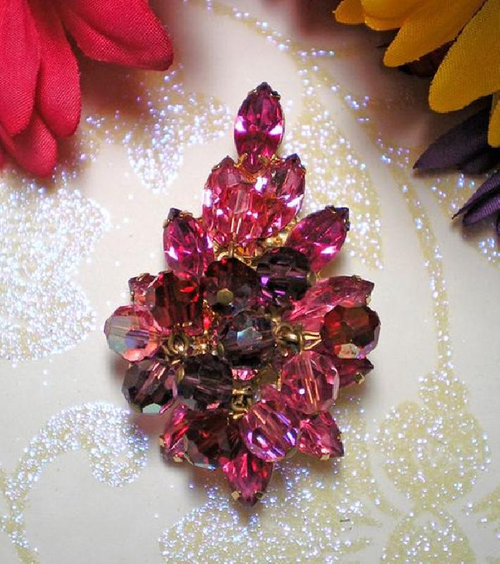 Front view of Pink Navettes Pin Pendant
