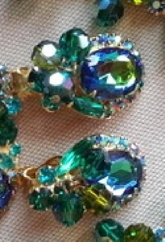 Front view of Green Cabochons Earrings Clip