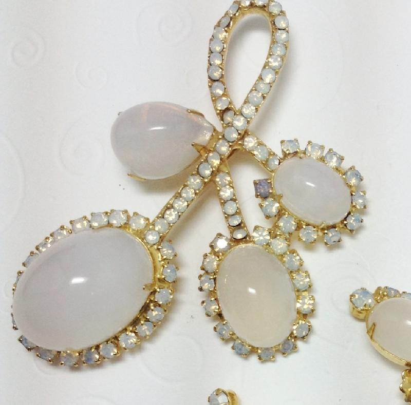 Front view of Clear Cabochons Brooch