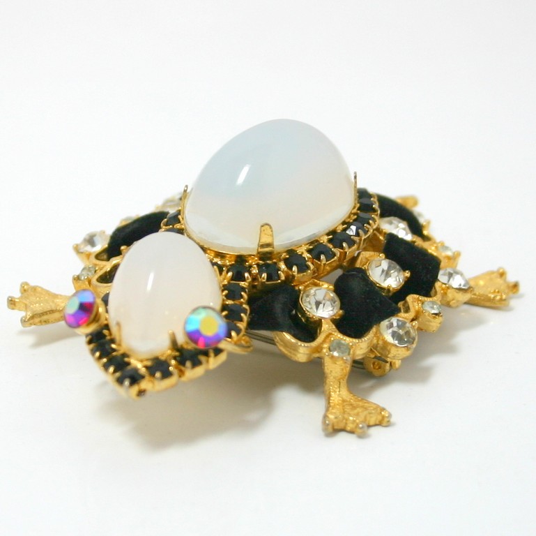 Front view of Black (jet) Cabochons Brooch