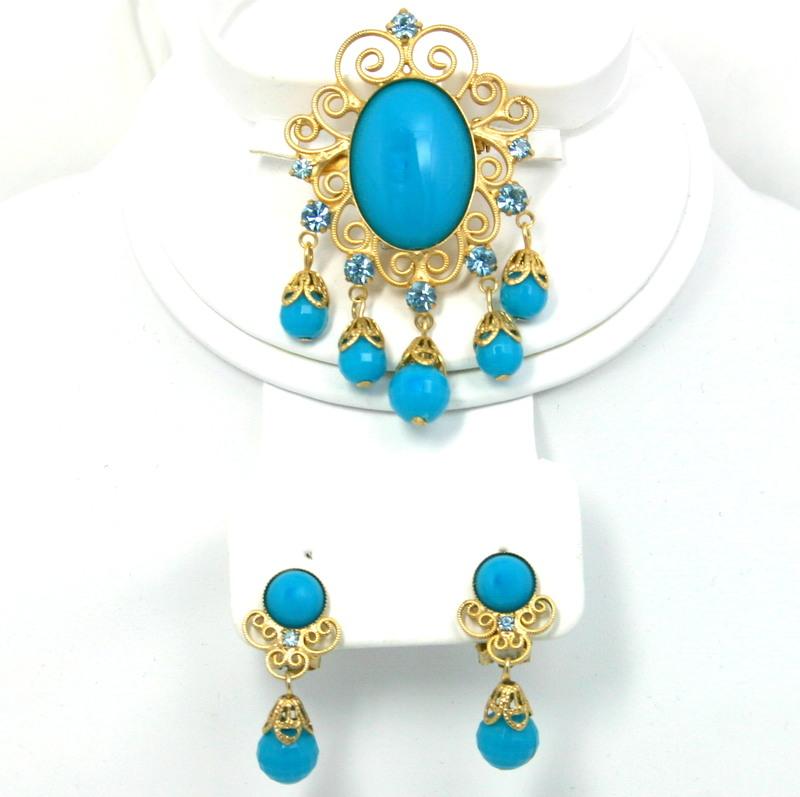 Front view of Turquoise Cabochons Plastic Earrings Clip